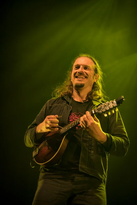 François « Gullivan » BOROS - Mes Souliers Sont Rouges