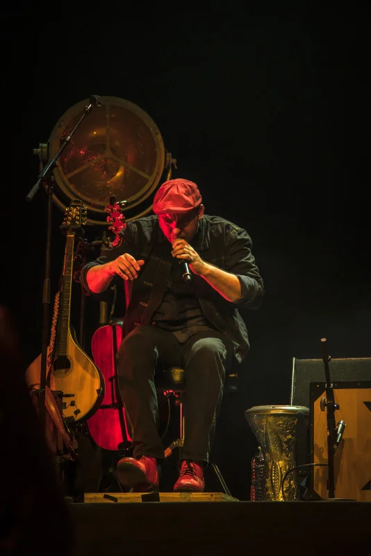 Simon LETERRIER - Mes Souliers Sont Rouges